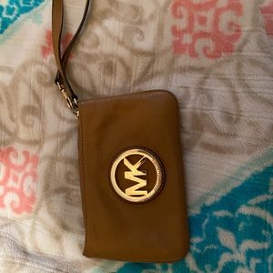 Michael kors wristlet